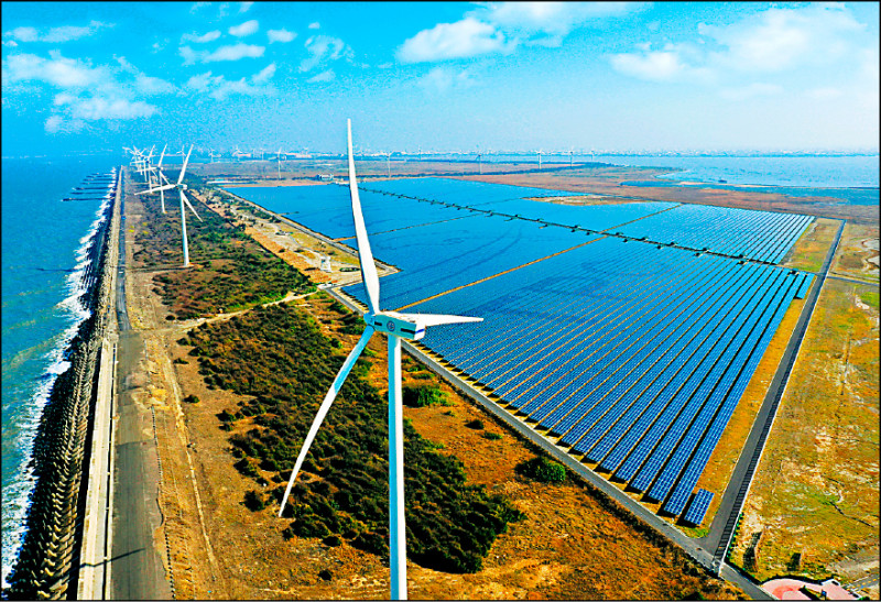 RE30創百億售電收入 台電財務受惠但排碳承壓